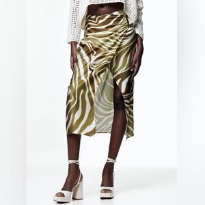 Zara green and white printed MIDI skirt